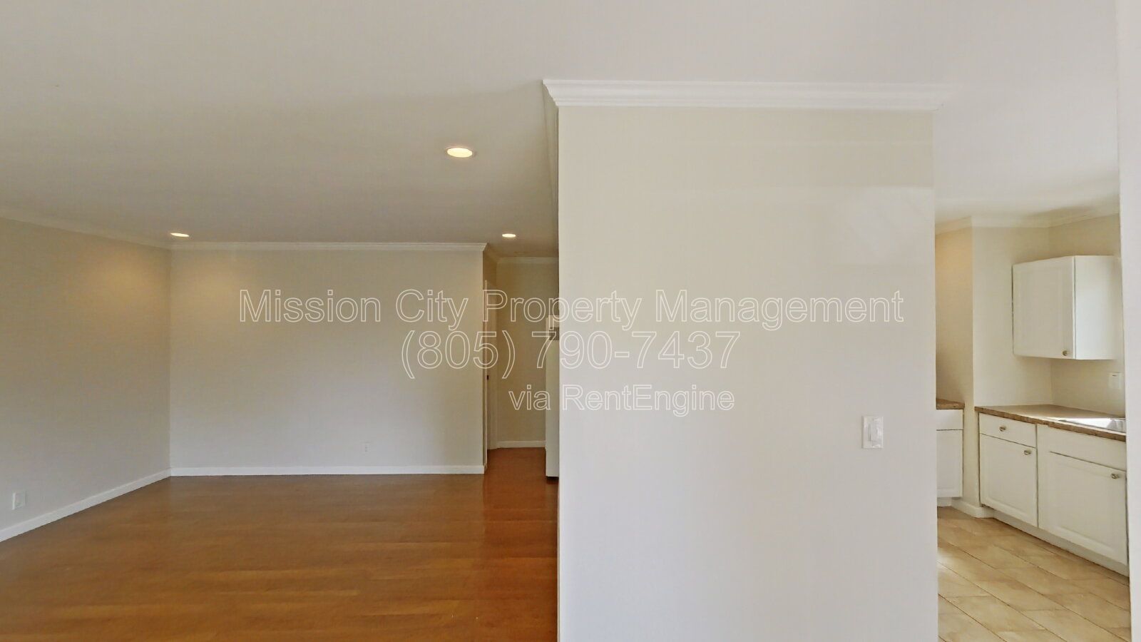 Charming 2BR Duplex Near SB Bowl w/ 1 car Garage & Parking property image