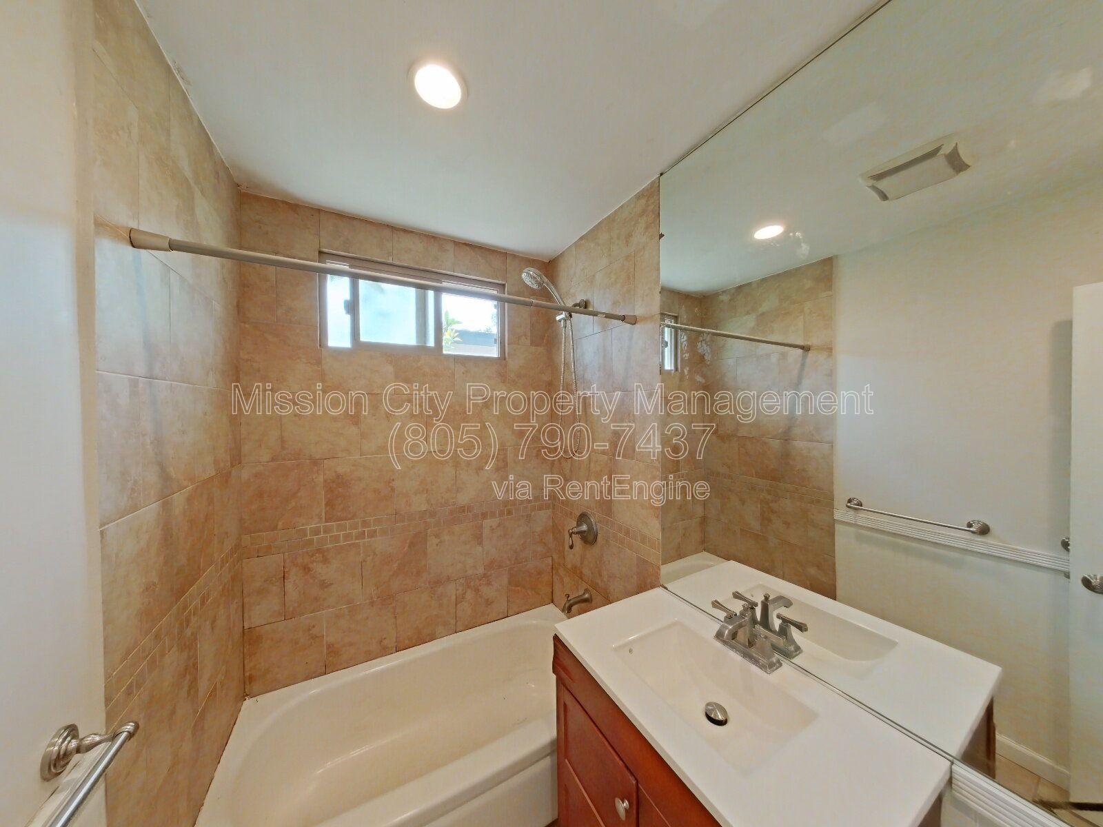 Charming 2BR Duplex Near SB Bowl w/ 1 car Garage & Parking property image