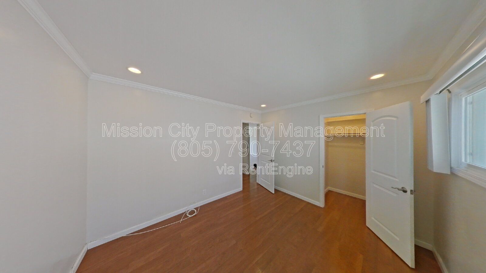 Charming 2BR Duplex Near SB Bowl w/ 1 car Garage & Parking property image