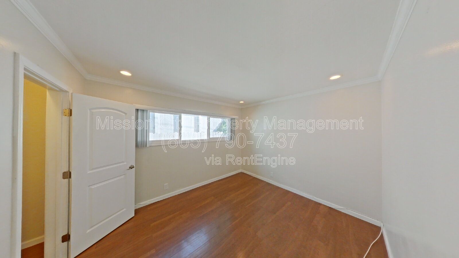 Charming 2BR Duplex Near SB Bowl w/ 1 car Garage & Parking property image