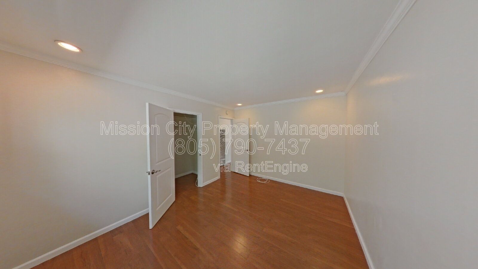 Charming 2BR Duplex Near SB Bowl w/ 1 car Garage & Parking property image
