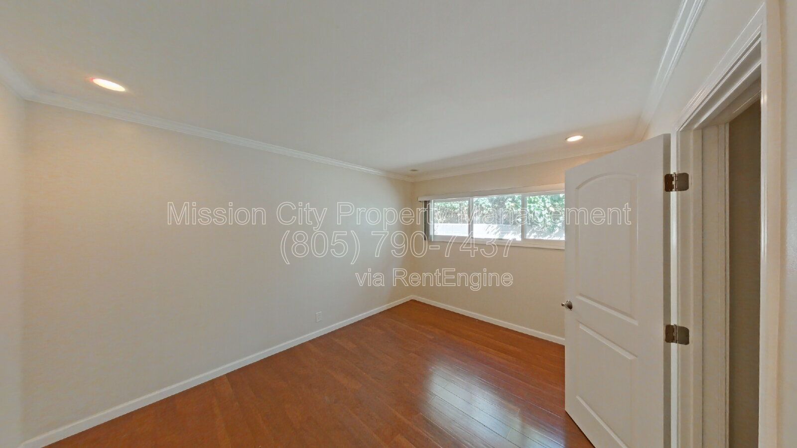 Charming 2BR Duplex Near SB Bowl w/ 1 car Garage & Parking property image