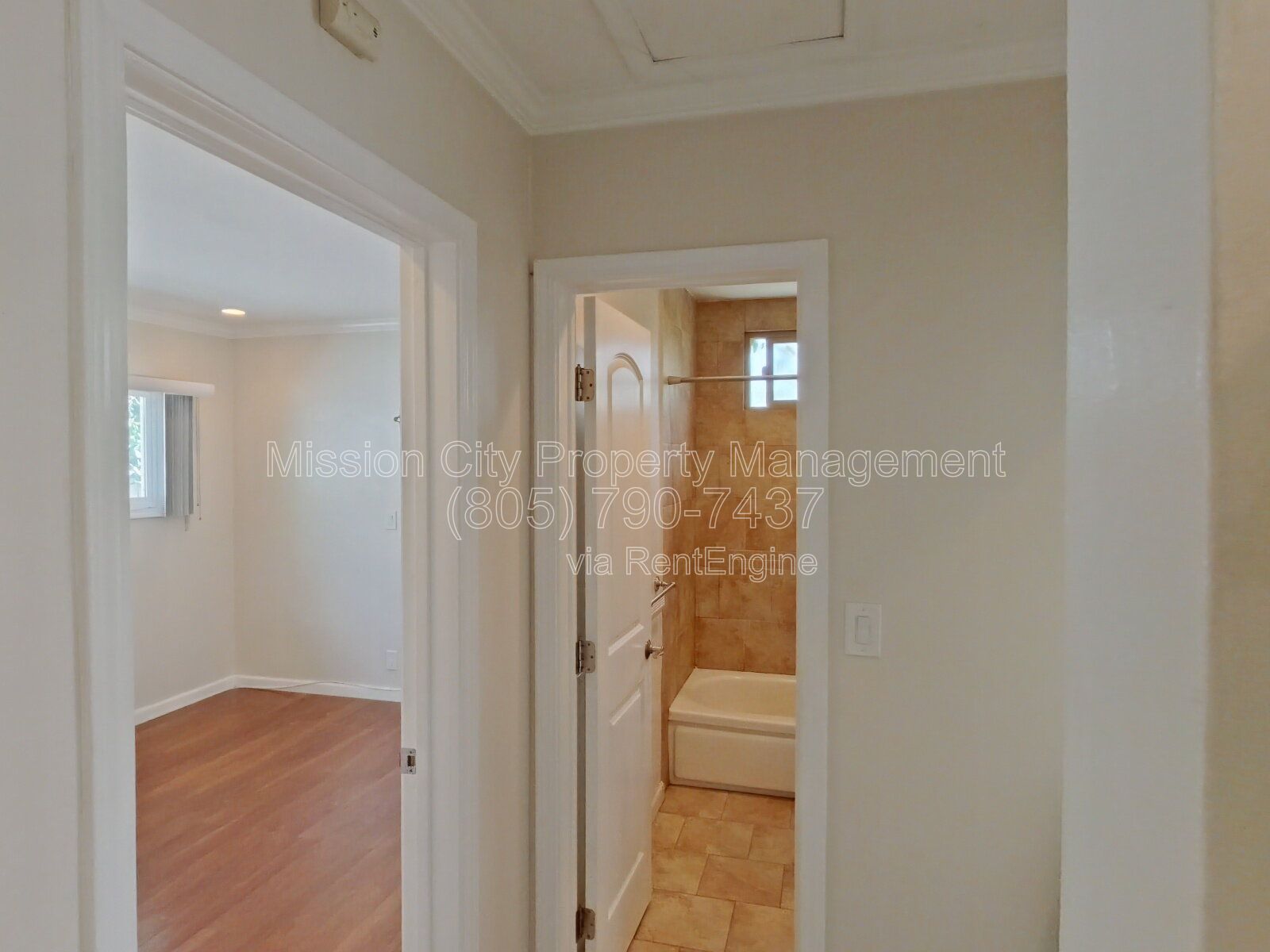 Charming 2BR Duplex Near SB Bowl w/ 1 car Garage & Parking property image