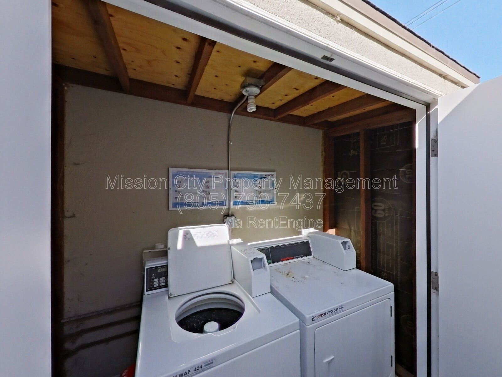 Charming 2BR Duplex Near SB Bowl w/ 1 car Garage & Parking property image