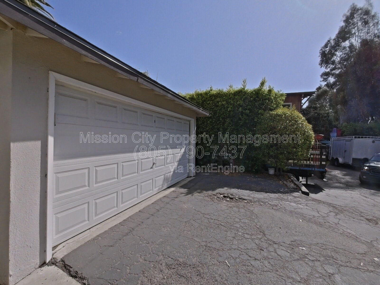 Charming 2BR Duplex Near SB Bowl w/ 1 car Garage & Parking property image