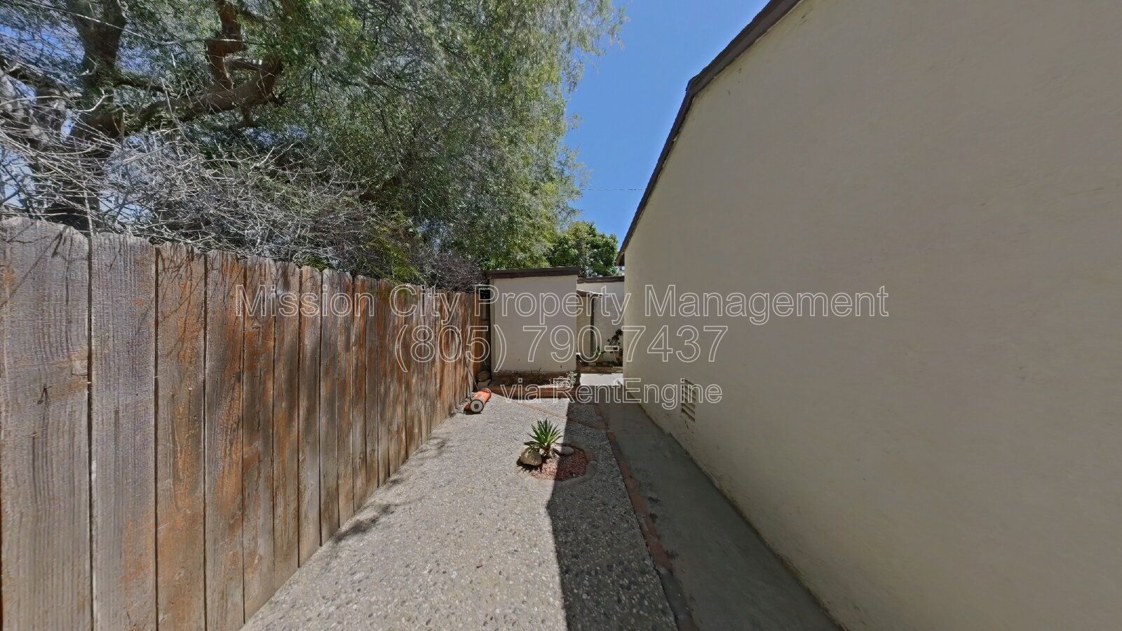 Bright Detached Studio with Private Patio and Separate Entrance property image